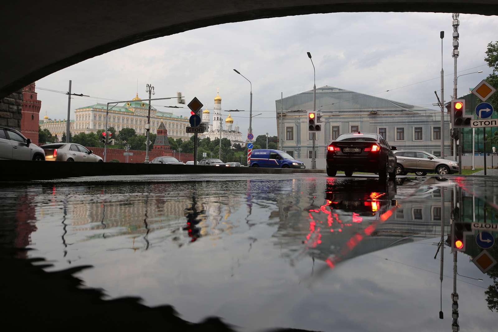 Москва поплыла. Москва поплыла. Наводнение в москве. Москва поплыла. Москва наводнение 1994.
