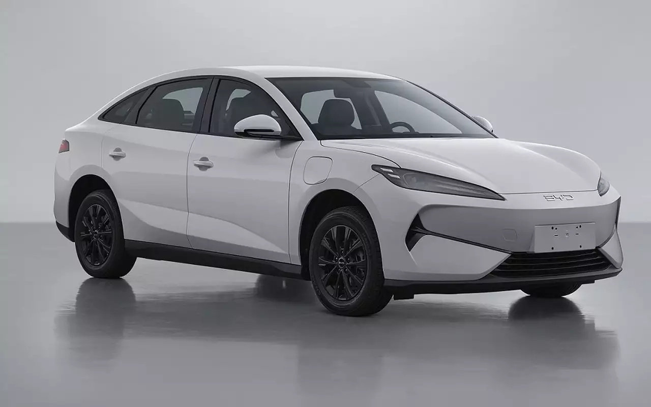 BYD E7