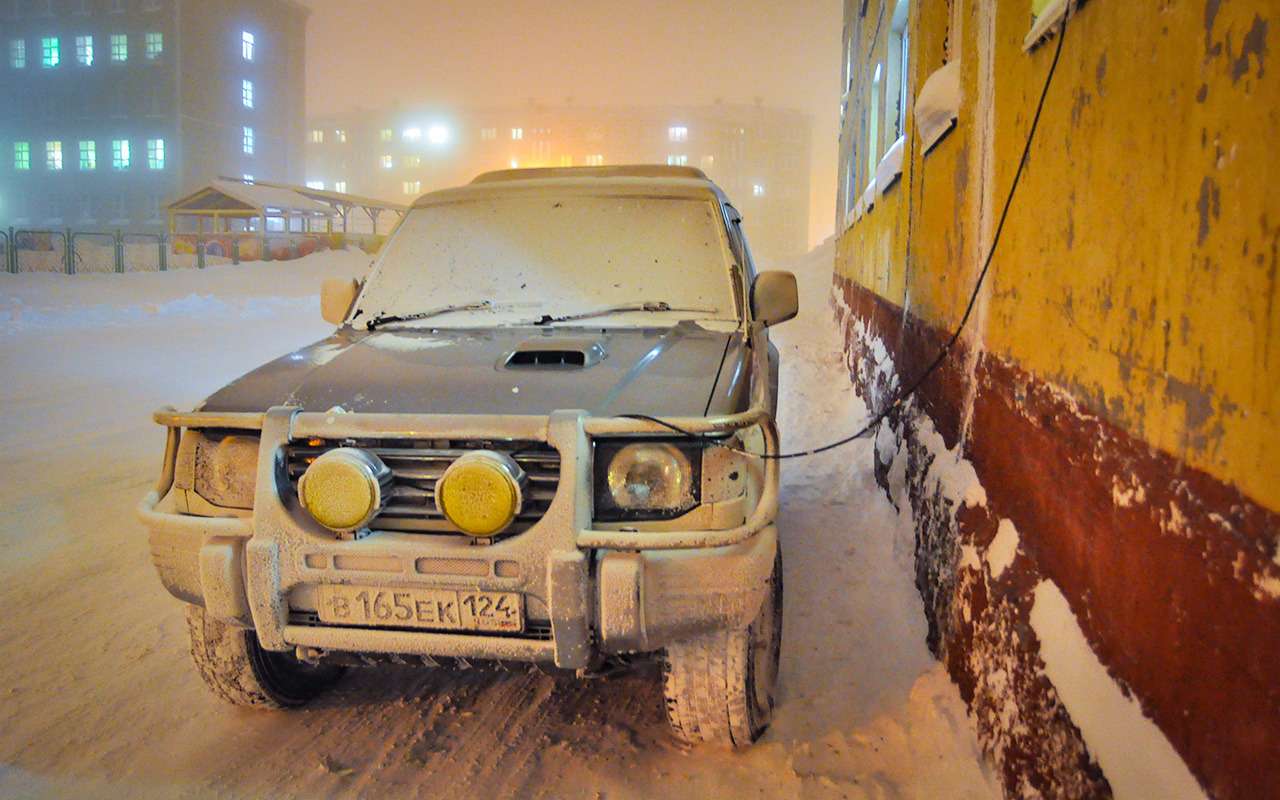Фары не включать, двери настежь — как уберечь машину от морозов