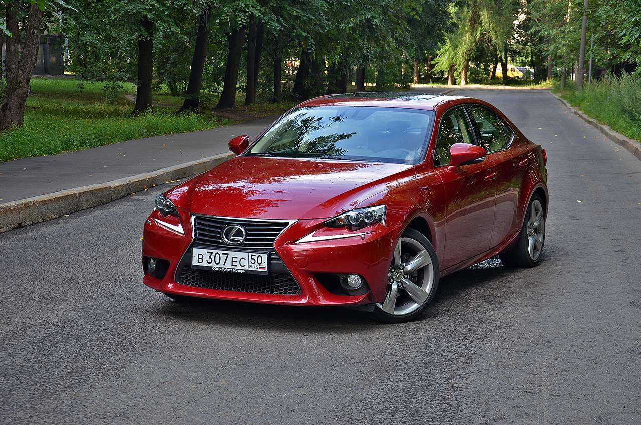 Lexus IS 250: под цвет лака для ногтей