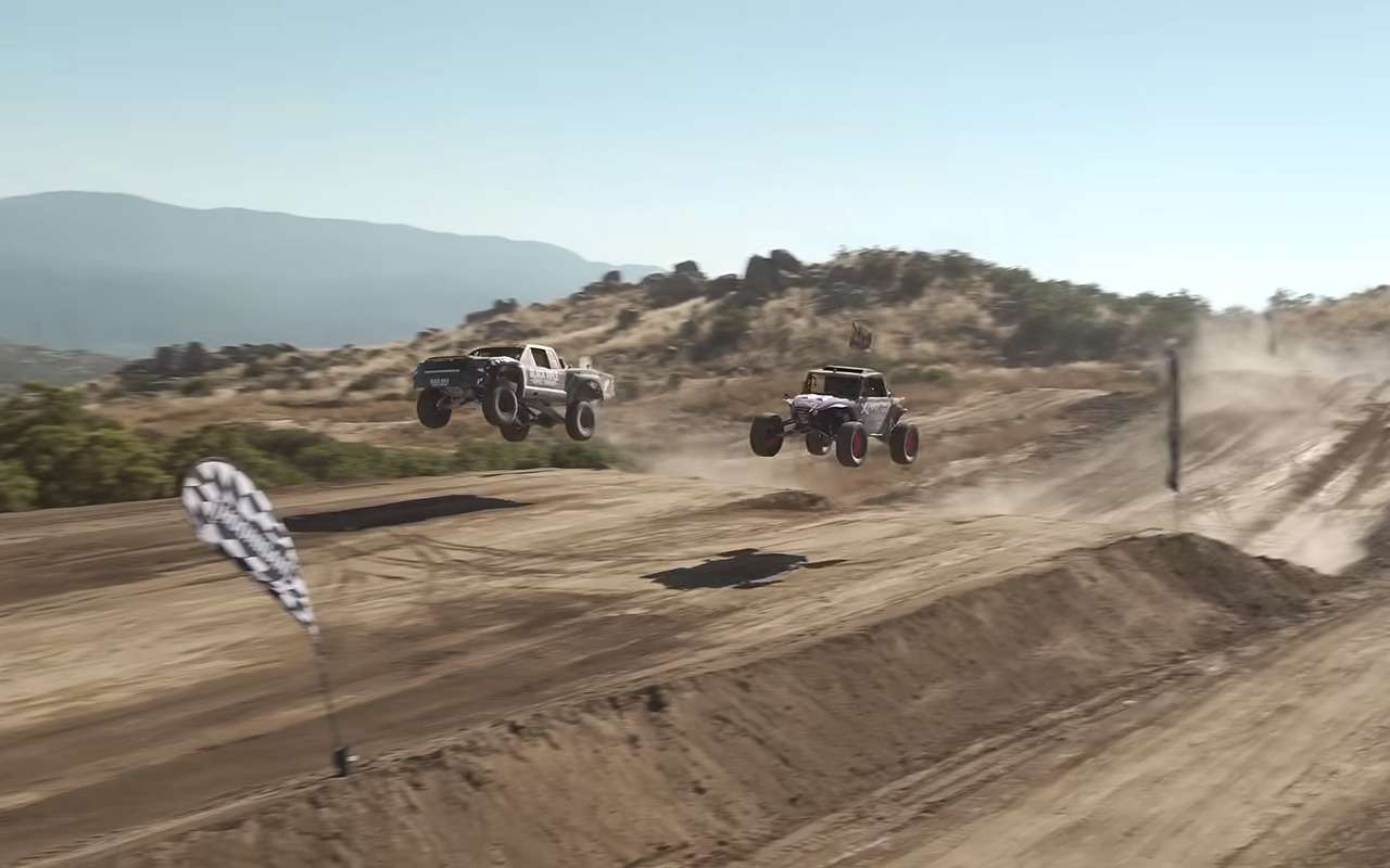 «Федор» сражается с «Мегалодоном»: безумную гонку показали на видео