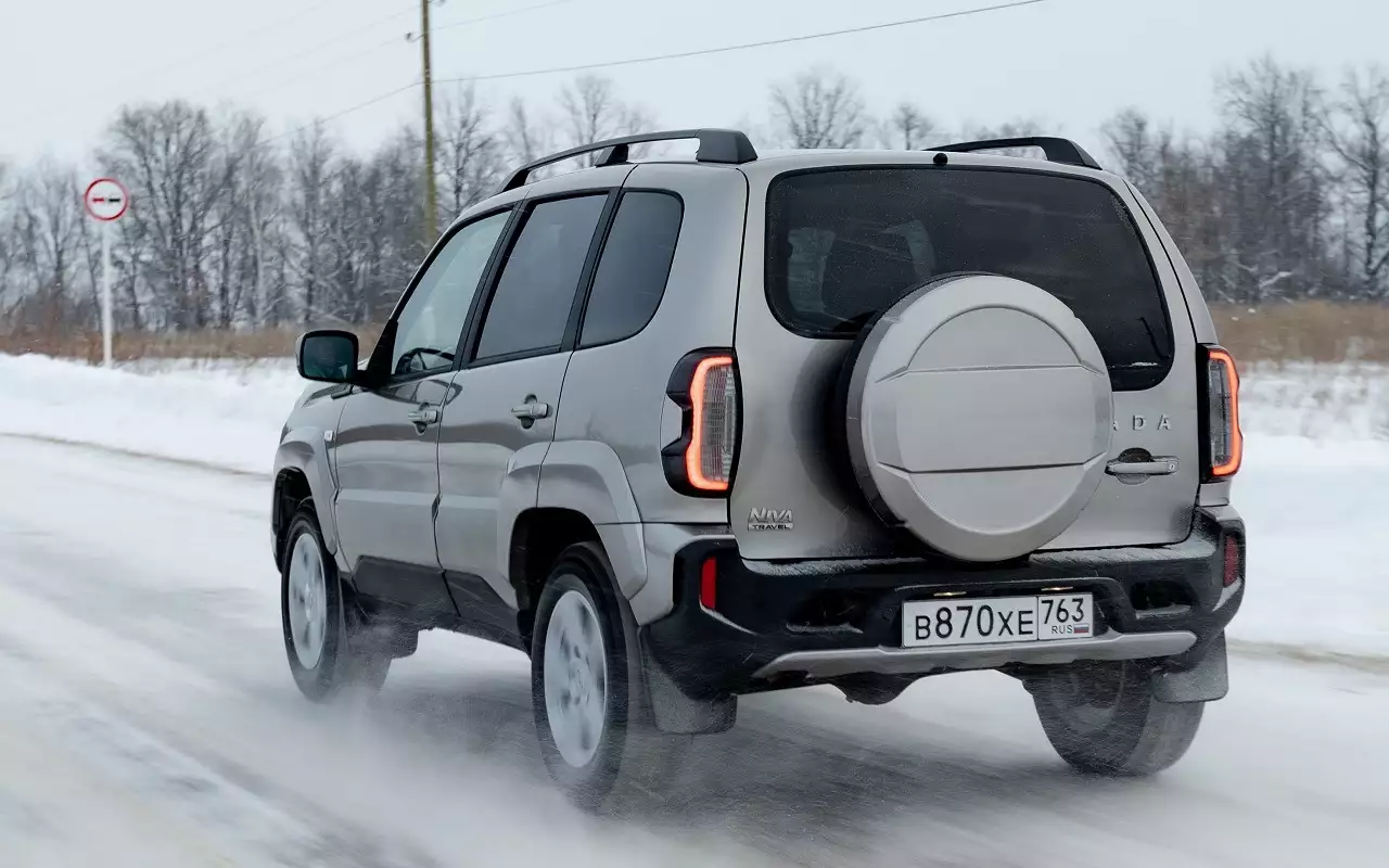 Нива скорость. Шеви Нива Тревел 2021 зад. Chevrolet Niva Travel копия. Лада Нива Тревел максимальная скорость. Нива Тревел фотографии собственников.