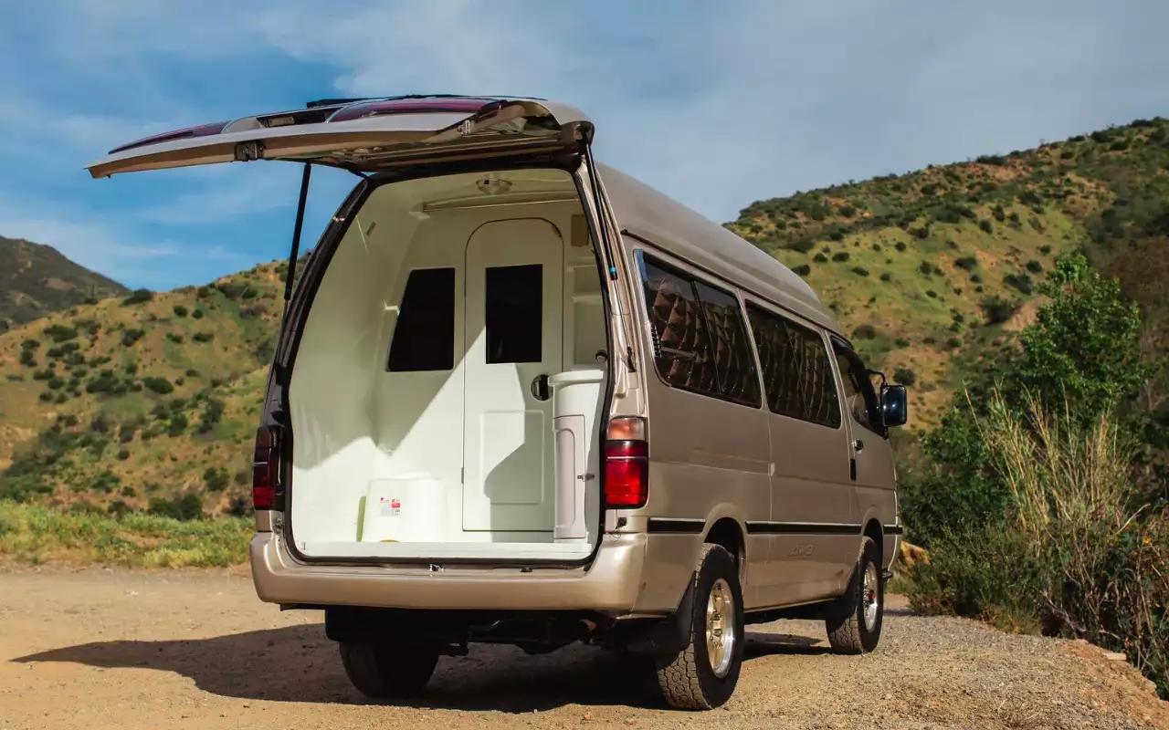 Кемпер Toyota Hiаce