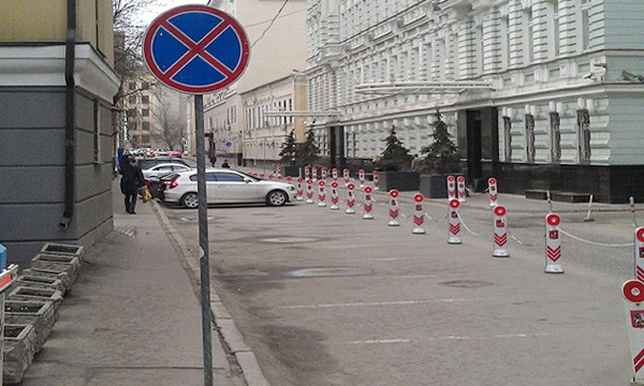 В Москве проверят законность ведомственных парковок