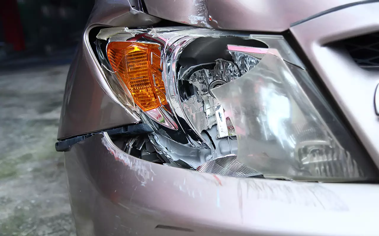 Еду (далеко!) с разбитой фарой — что мне светит?