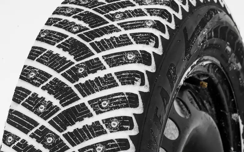 Tracmax шины зимние шипованные. Goodyear ULTRAGRIP Ice Arctic. Гудиер шиповка 285/60 r18. Зимняя резина 195/65 r15 шипованная. Зимняя шипованная резина Goodyear.