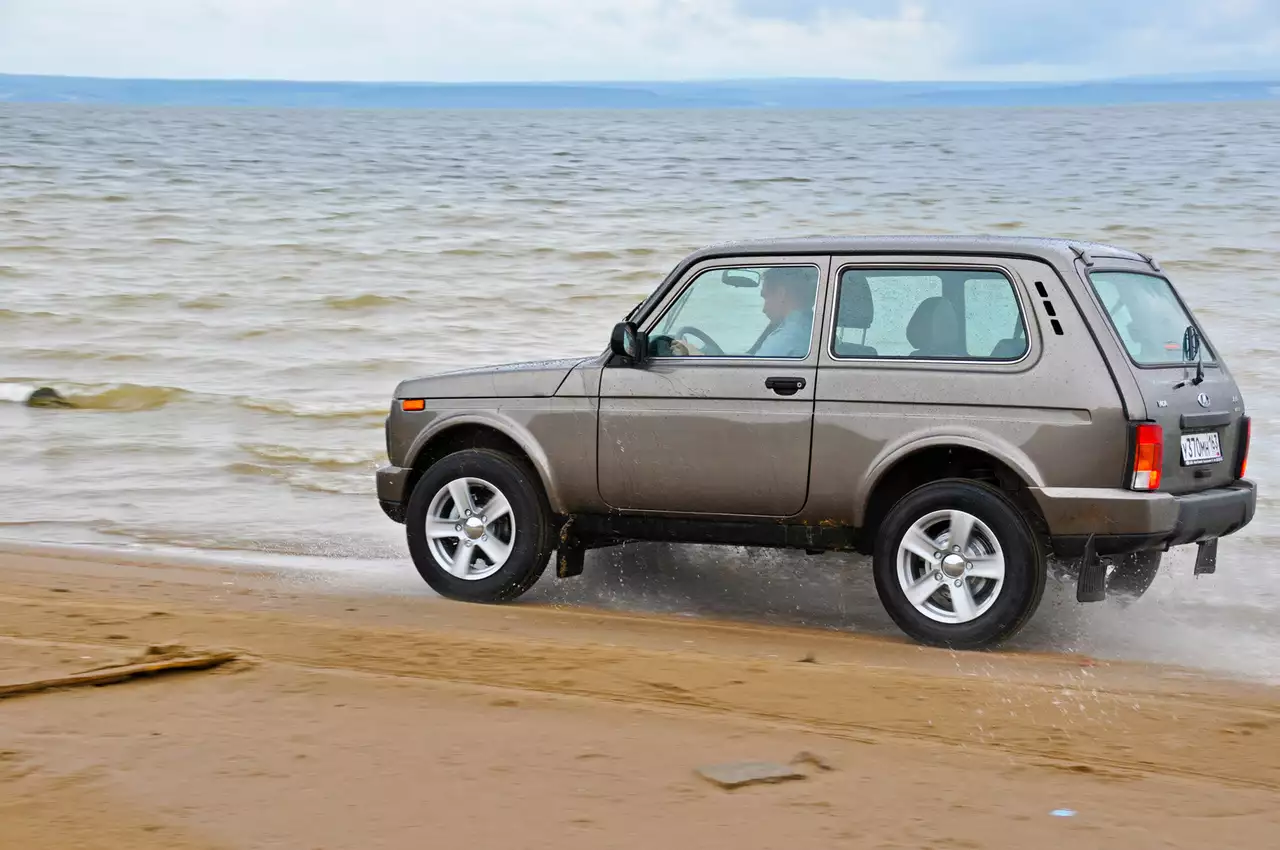 Интегрированные бамперы и минимум деталей под хром освежают Урбан.