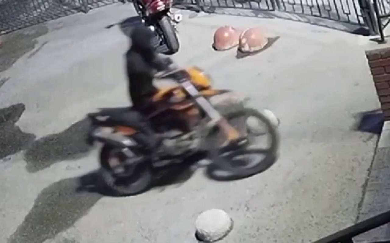 Угоняют прямо из двора — вот как это происходит! (видео)