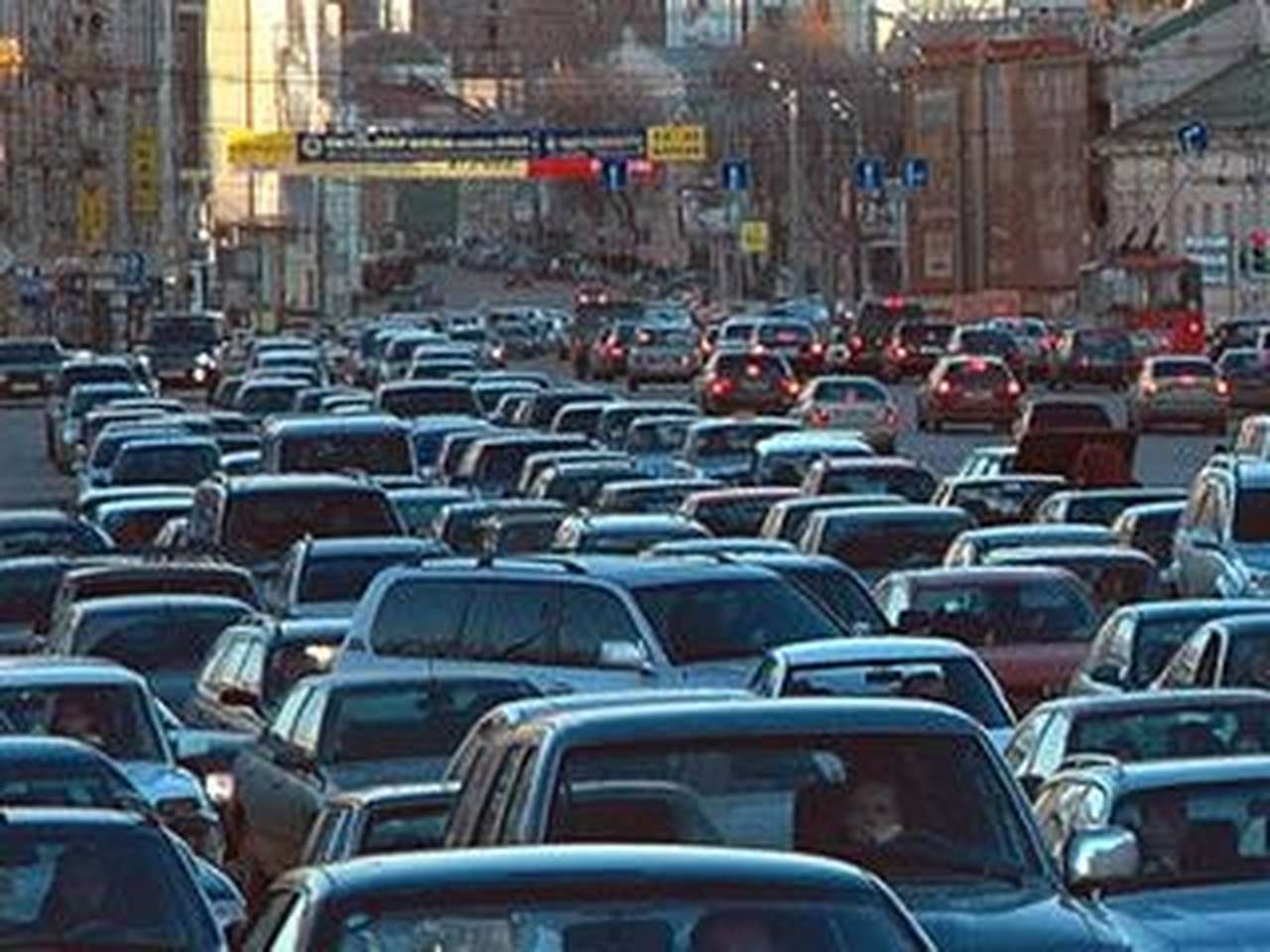 Власти пообещали справиться с пробками на Мичуринском проспекте