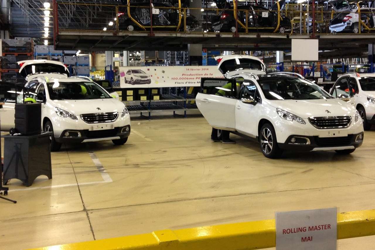 Peugeot выпустила 100-тысячный кроссовер 2008