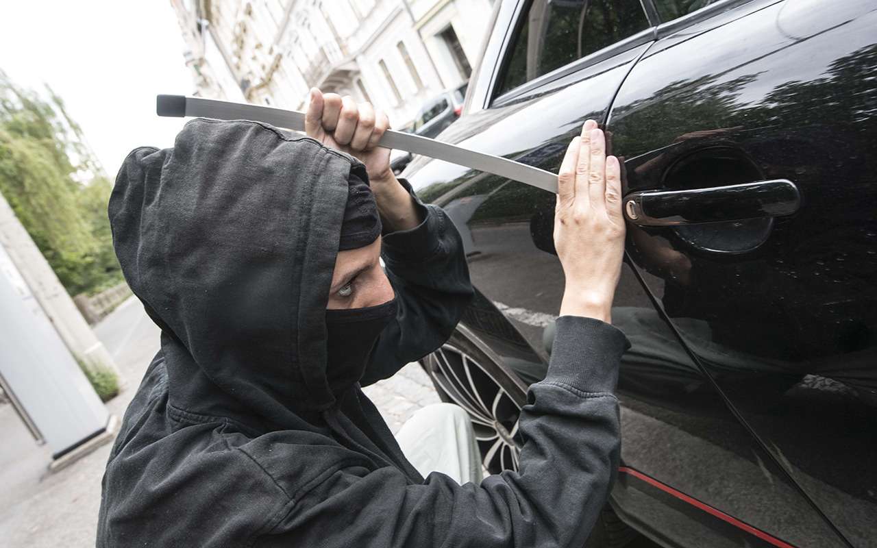 В ГИБДД напомнили, как помешать угонщикам
