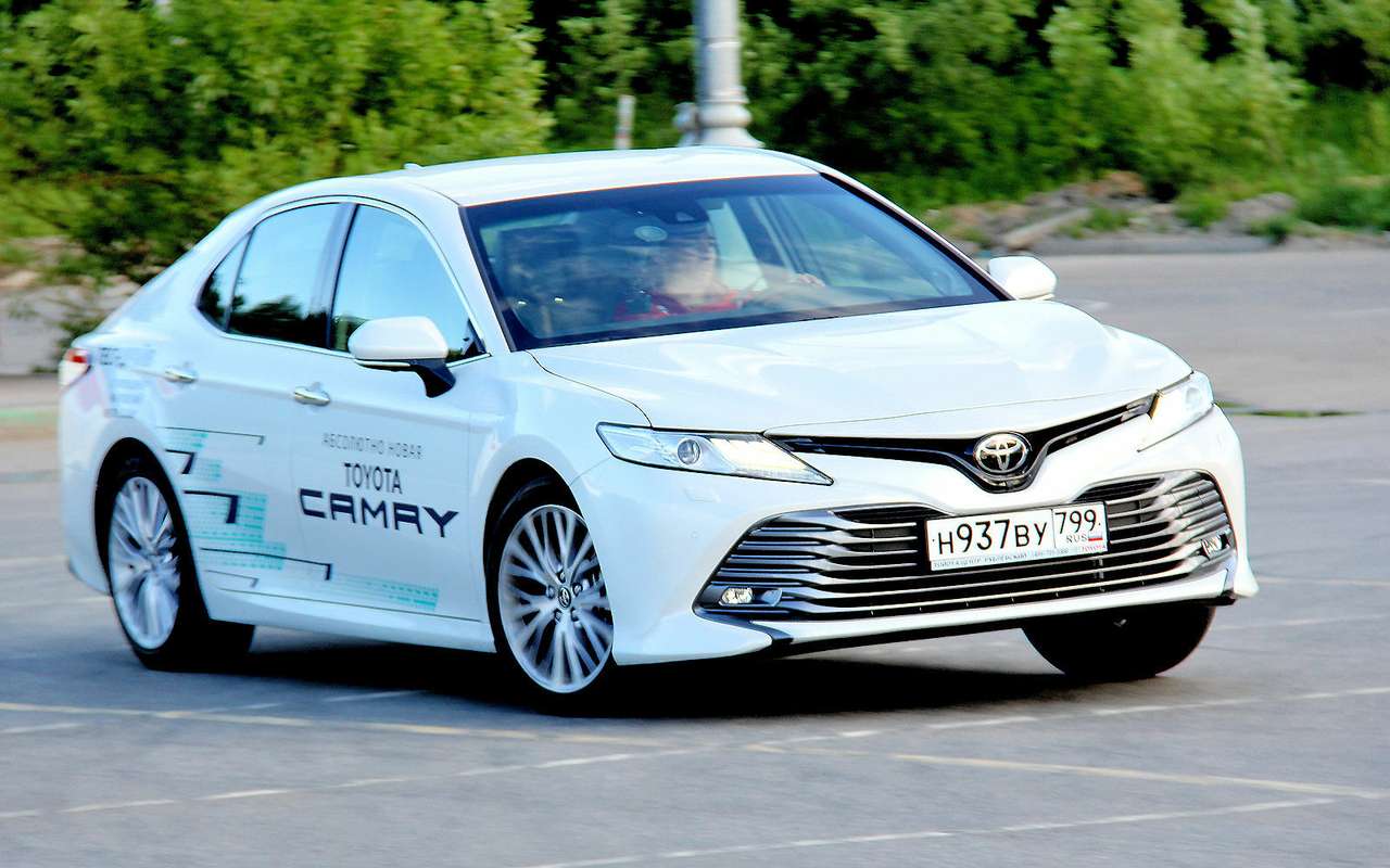 Новая Toyota Camry сыграла на понижение