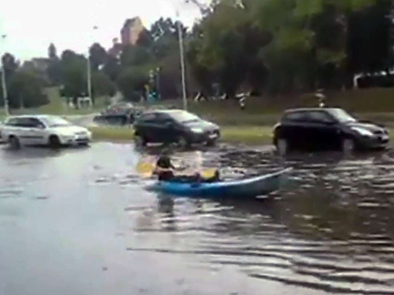 Автомобилист пересел на байдарку и поплыл по Висла-страде (ВИДЕО) 