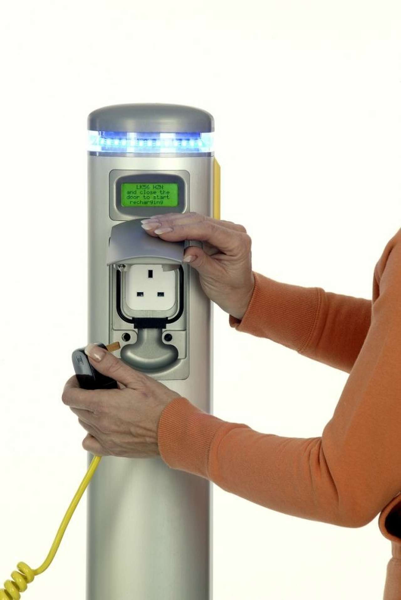 Nissan построит злектрозаправки по всему миру