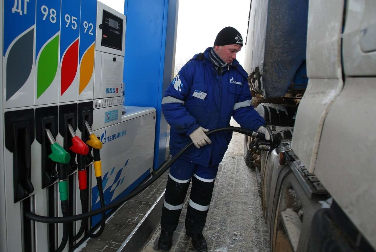 ФАС объяснила дороговизну бензина в России