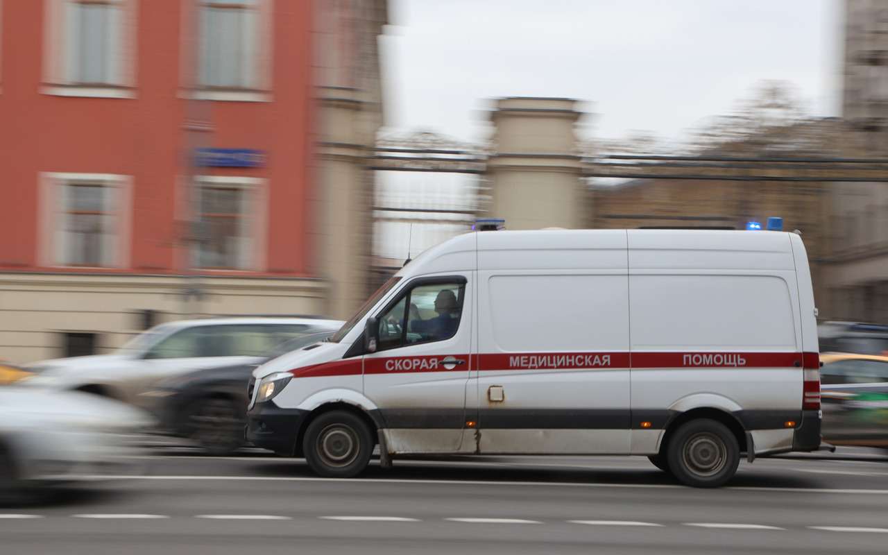 В Совфеде предложили разрешить скорой помощи таранить автомобили