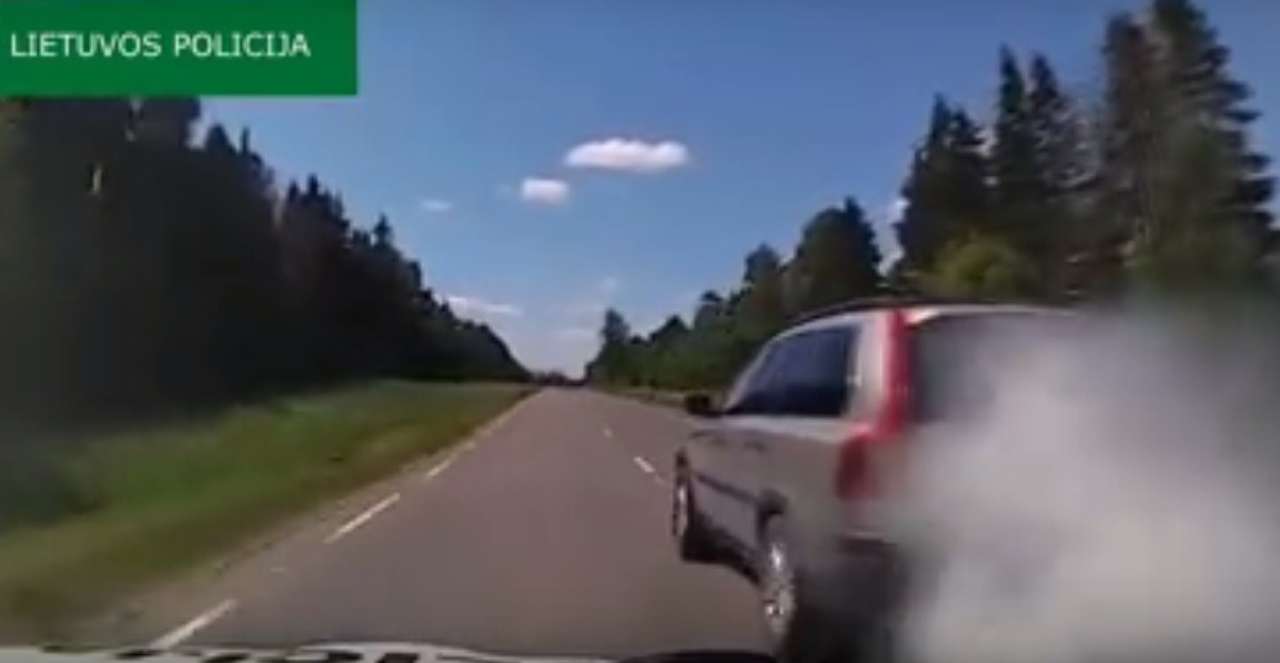 Прибалтийский Джеймс Бонд на Volvo устроил полицейским шоу века