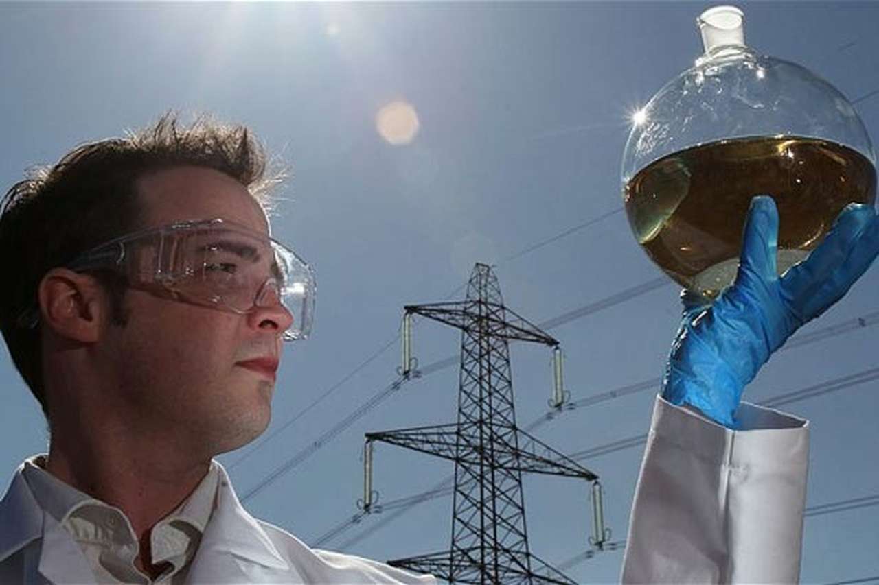 В Англии получили бензин из воздуха