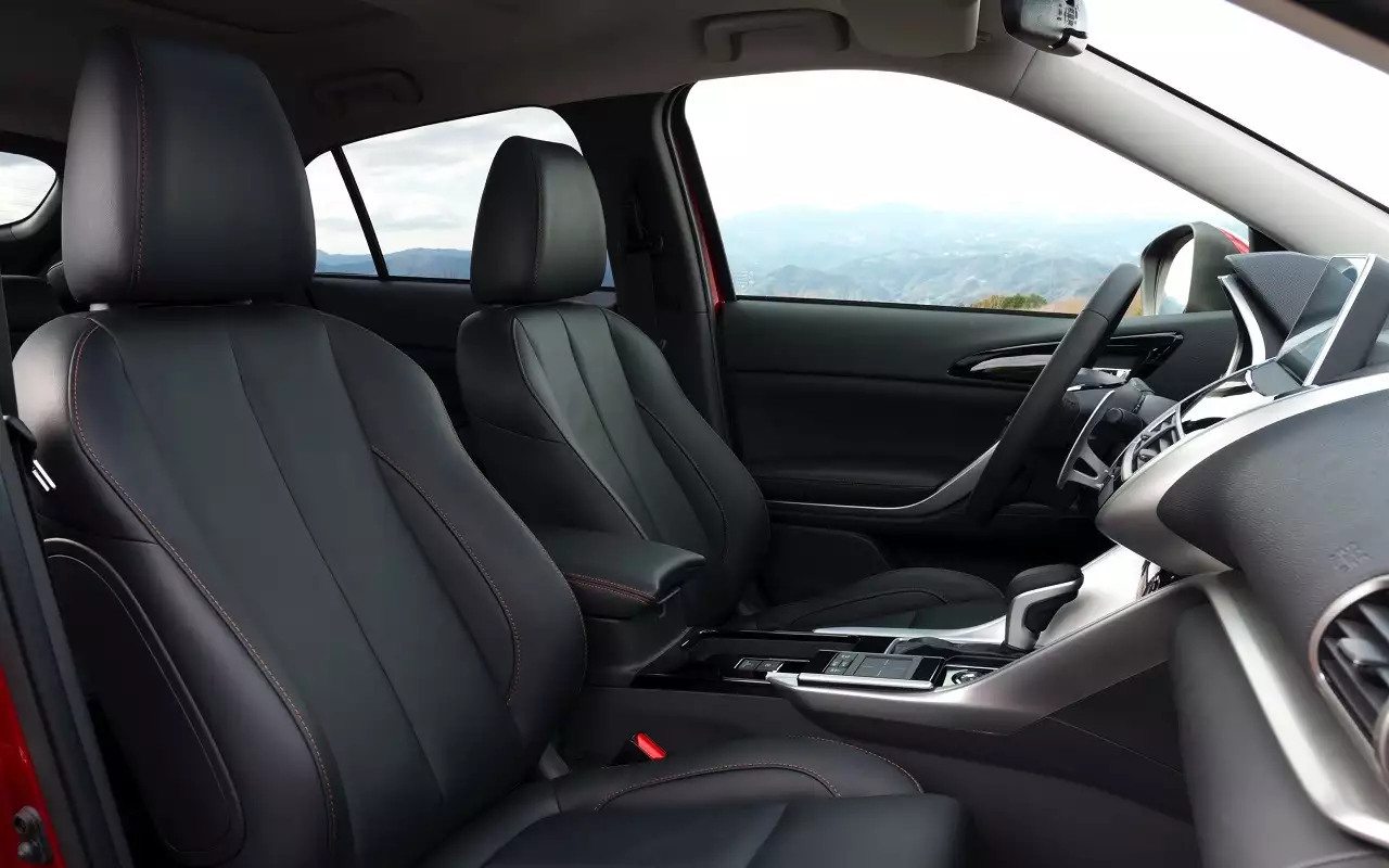 Интерьер Mitsubishi Eclipse Cross