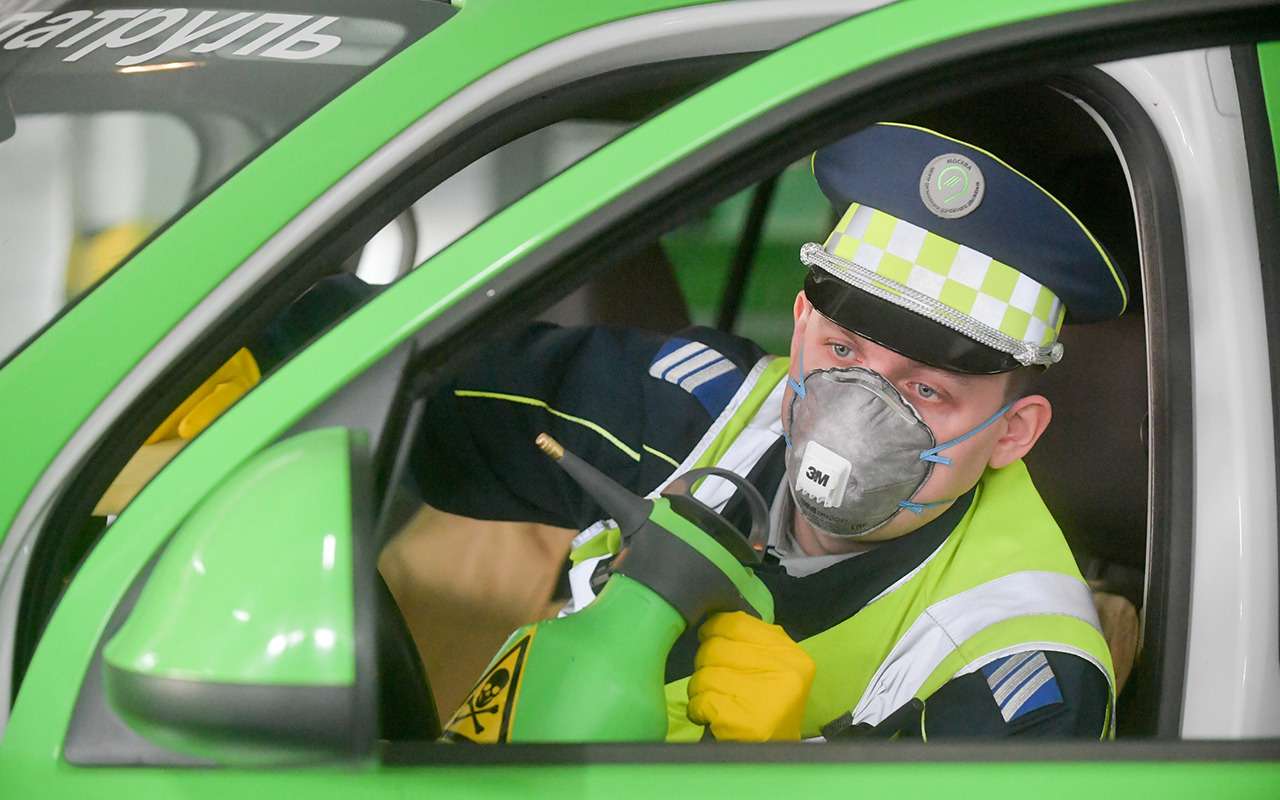 Автомобили, штрафующие за парковку, теперь обрабатывают хлоркой