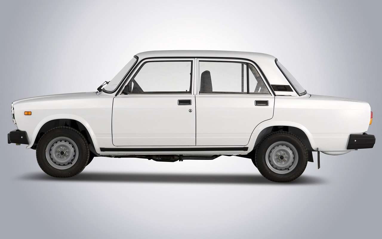 Отечественный седан девятый месяц лидирует среди самых популярных машин России