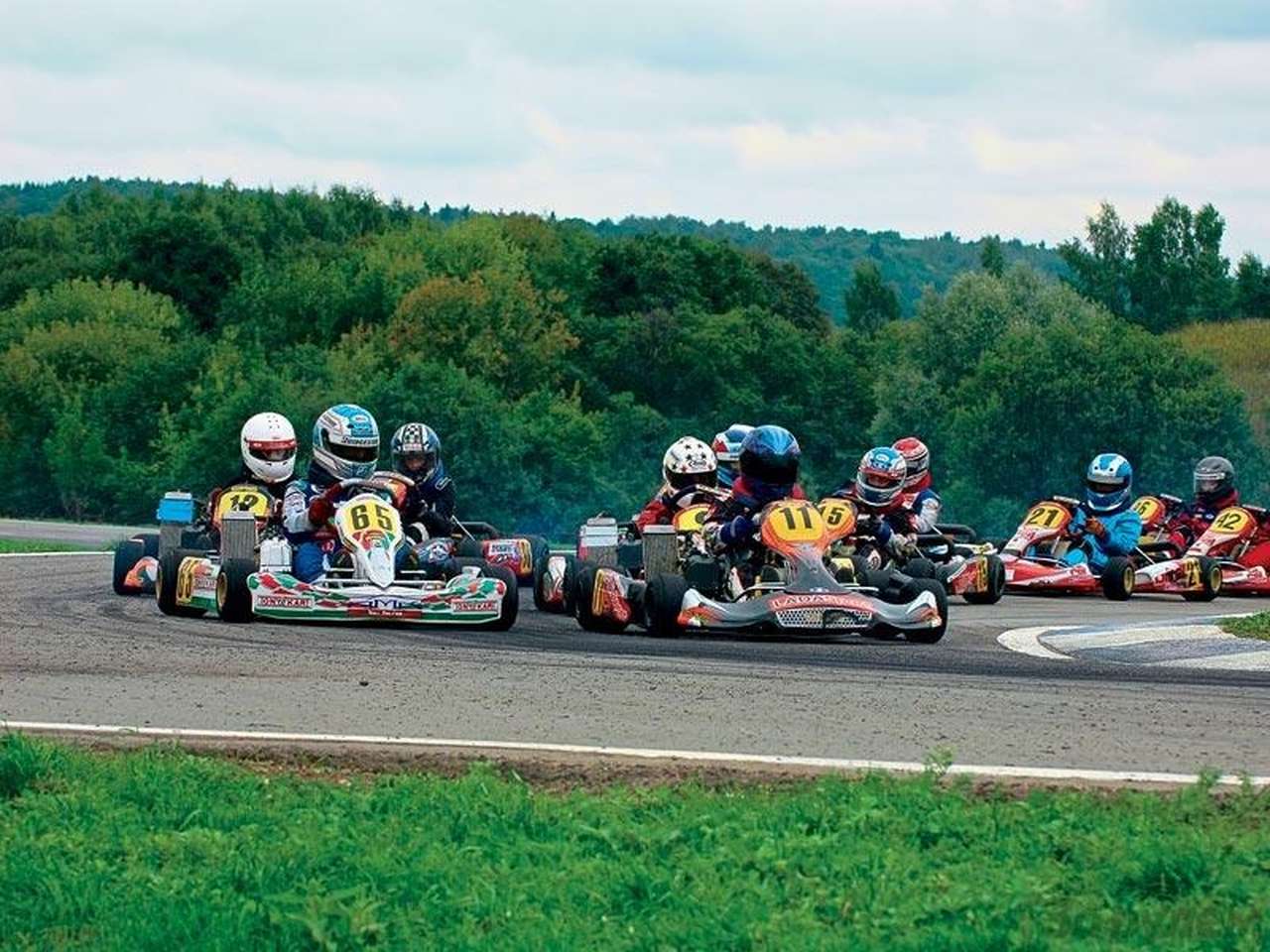 «Ротакс Макс Юниор» – класс детский, затраты взрослые. Стоимость сезона исчисляется десятками тысяч евро.