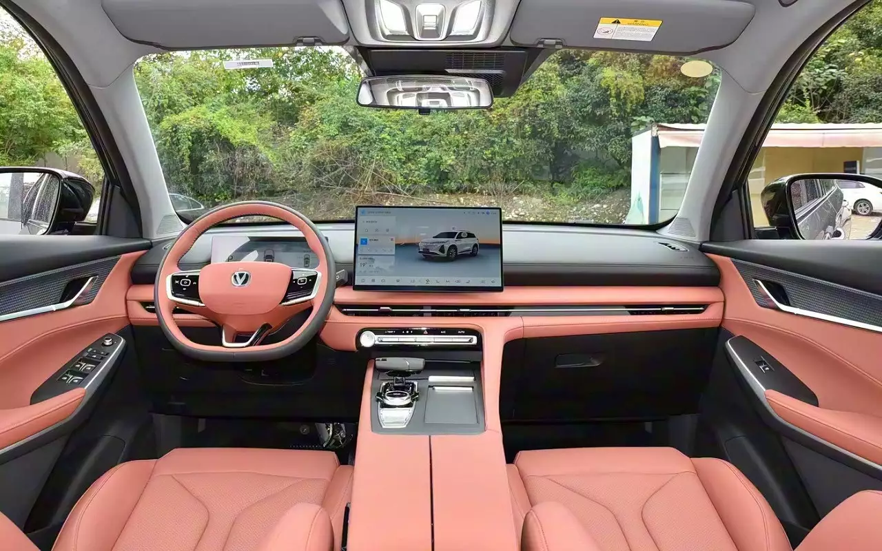 Интерьер Changan CS75 Plus Smart Champion Edition