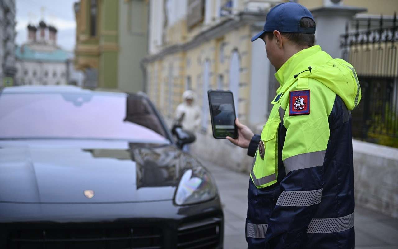 По просьбам жителей: организованы рейды против нарушивших парковку автовладельцев