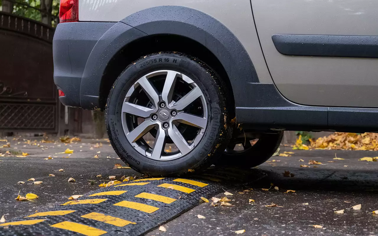 Чем дороже машина, тем она жестче? — Обычно да!