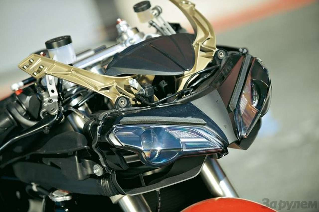 Фара "похудела" на 0.4 кг,все детали-пластик (кроме контактов).