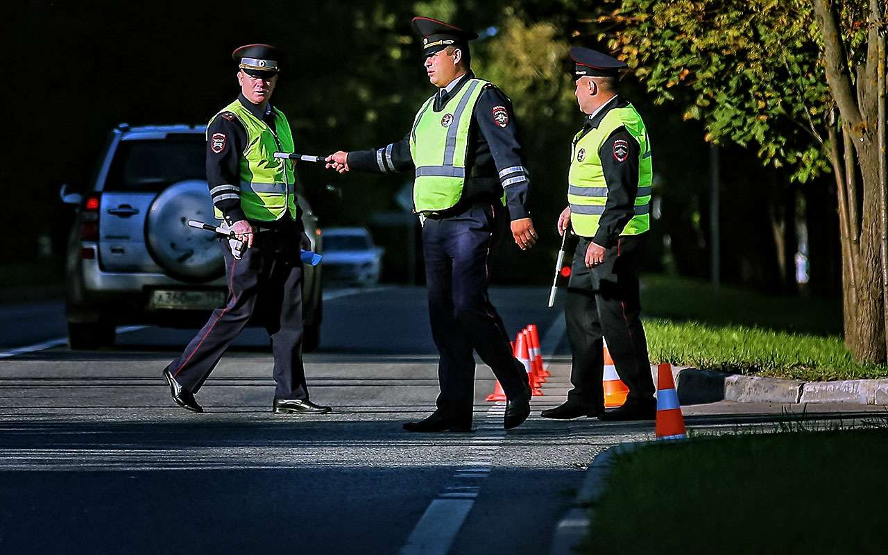Запрет на остановку для проверки документов вне стационарных постов можно легко обойти. В существующем регламенте есть несколько оговорок. Одна из них – проведение специальных рейдов. Жаловаться в этом случае бессмысленно.