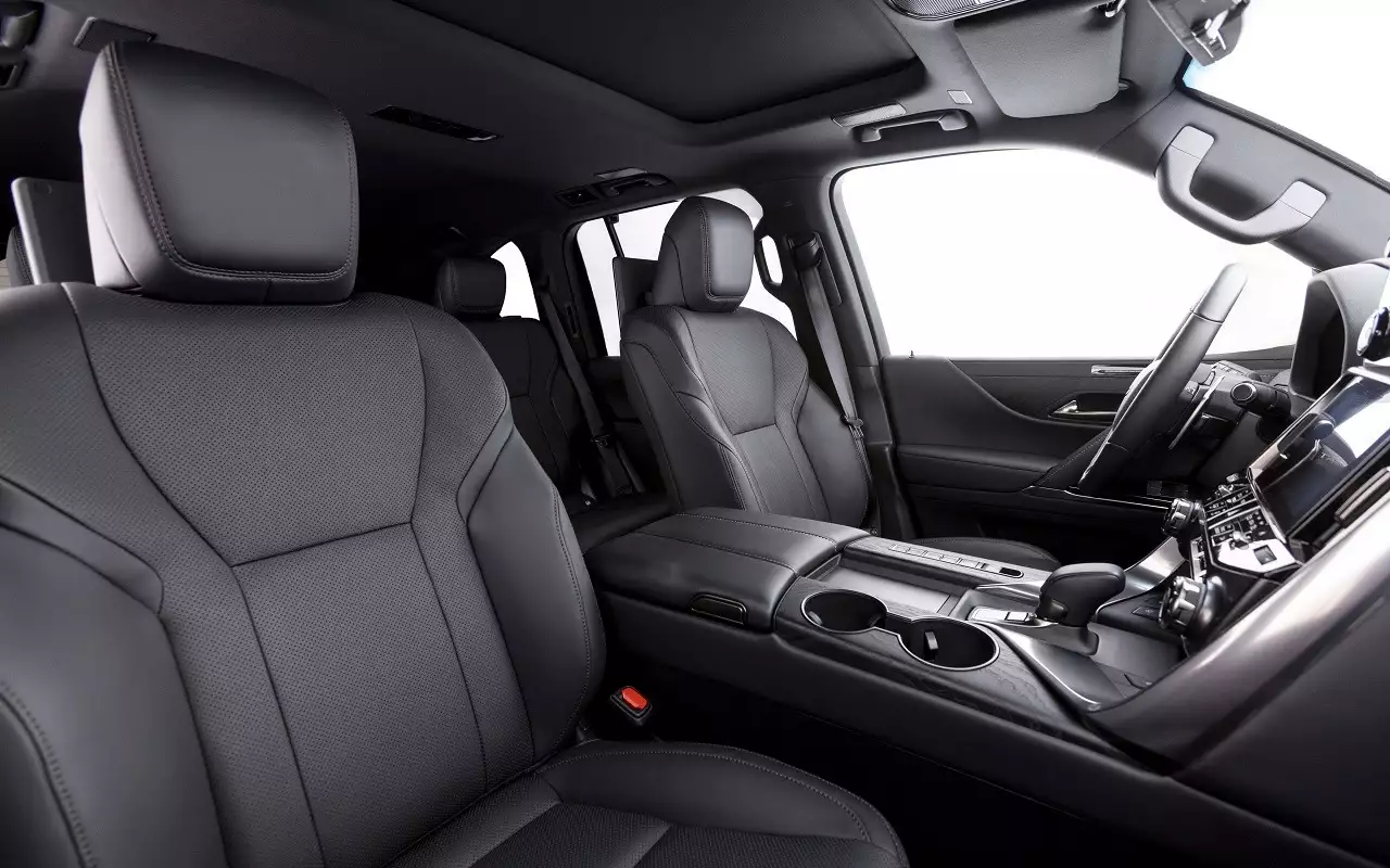 Интерьер Lexus LX 2026