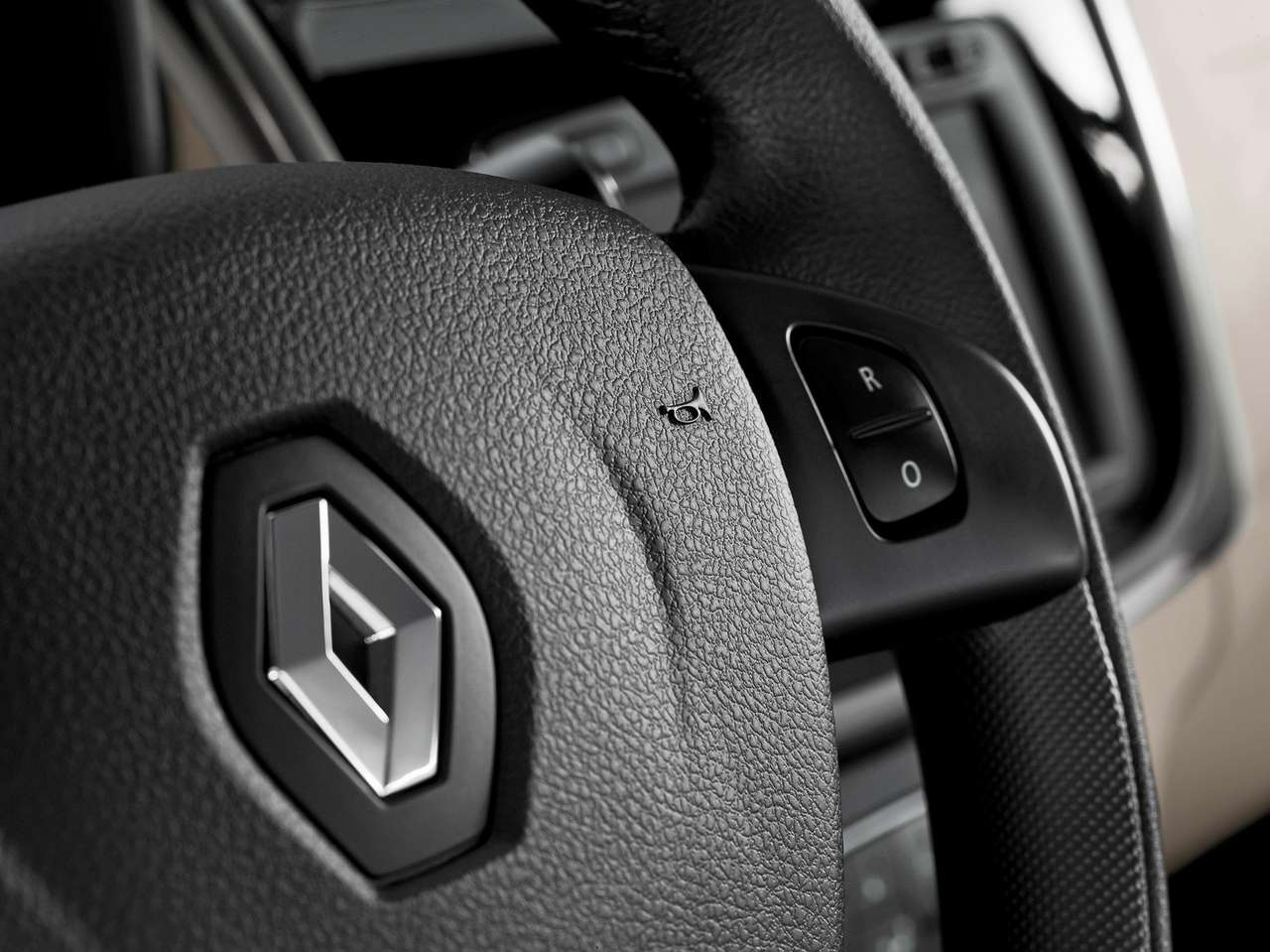 Задай свой вопрос техническим специалистам Renault