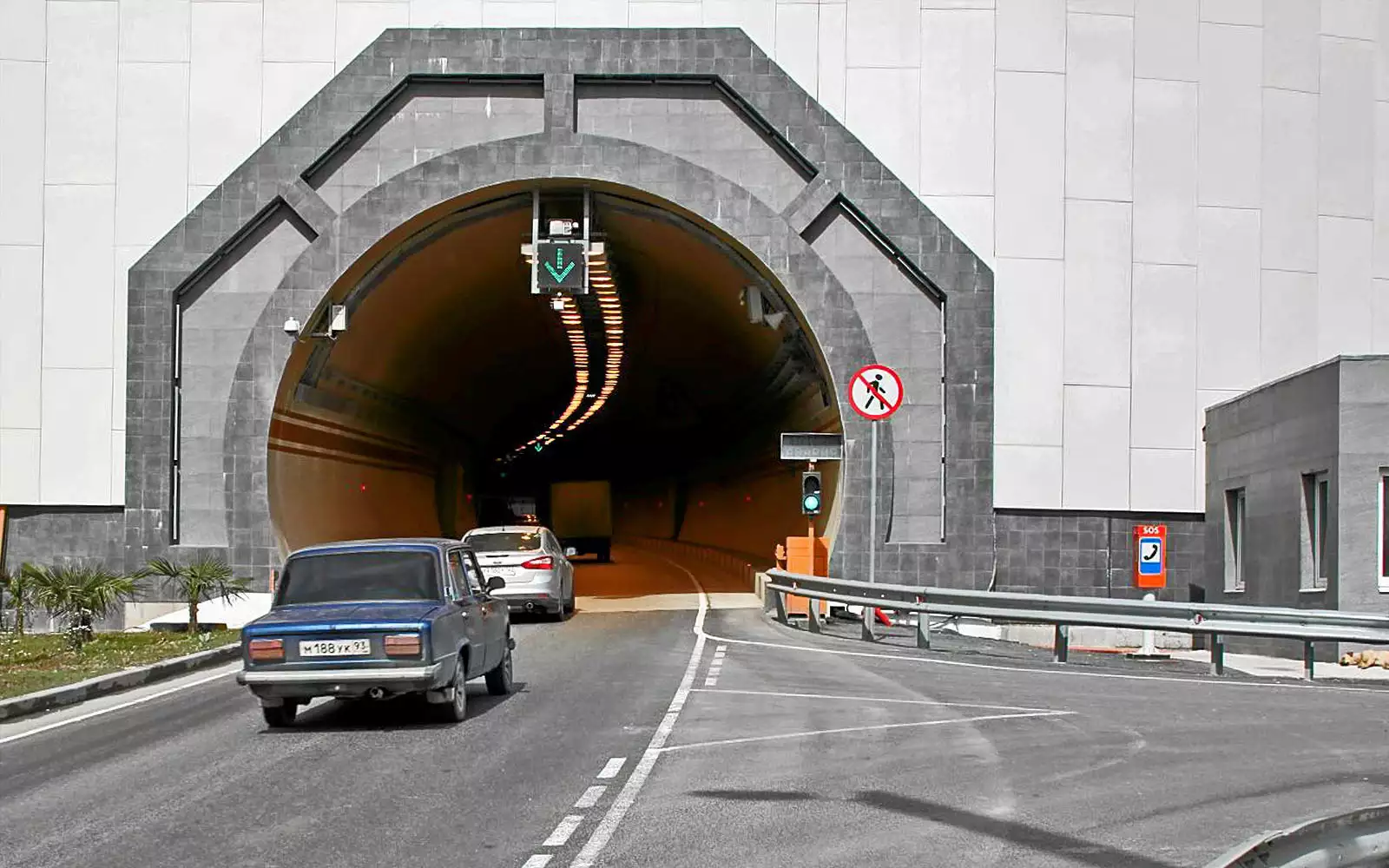 туннель для машин. знаки дорожного движения тоннель. тоннель. луарский тоннель. кутузовский автодорожный тоннель.