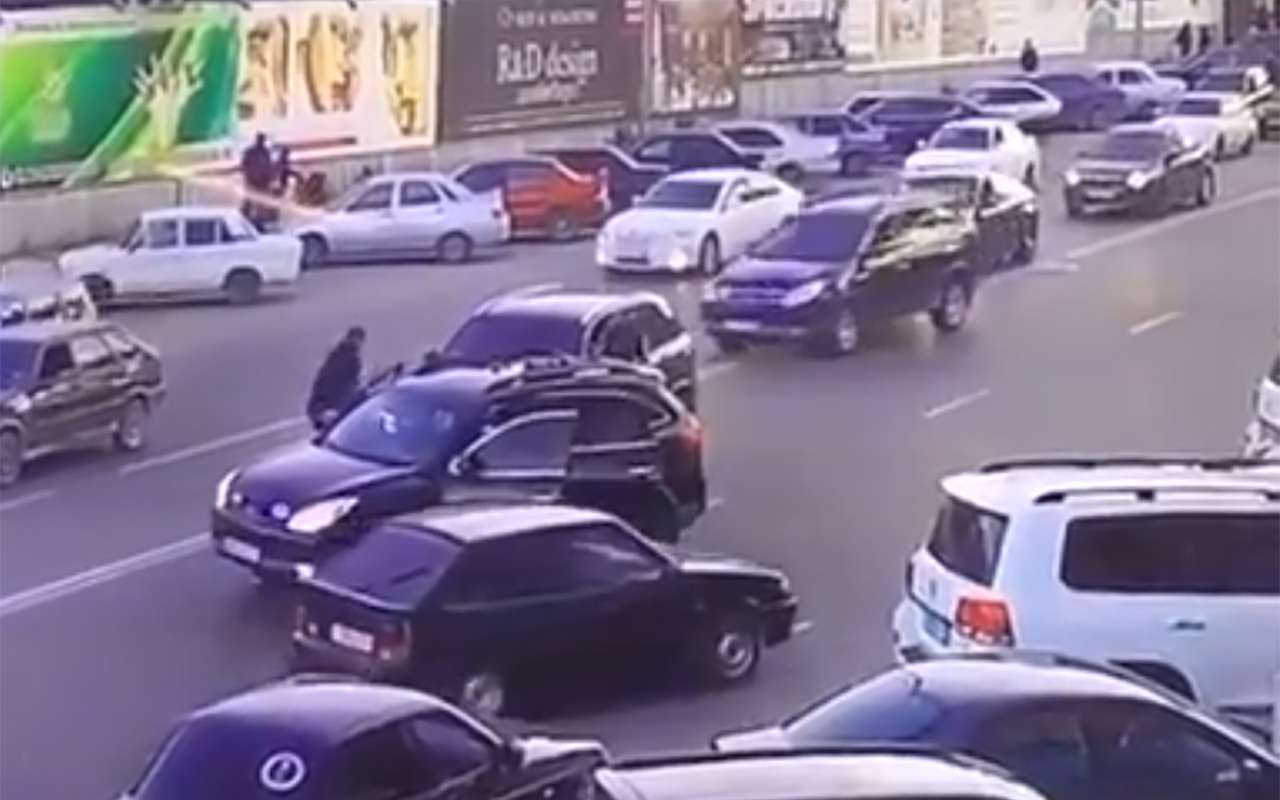 Охрана главы МВД Дагестана избила водителя BMW X5. И сказала, что за дело