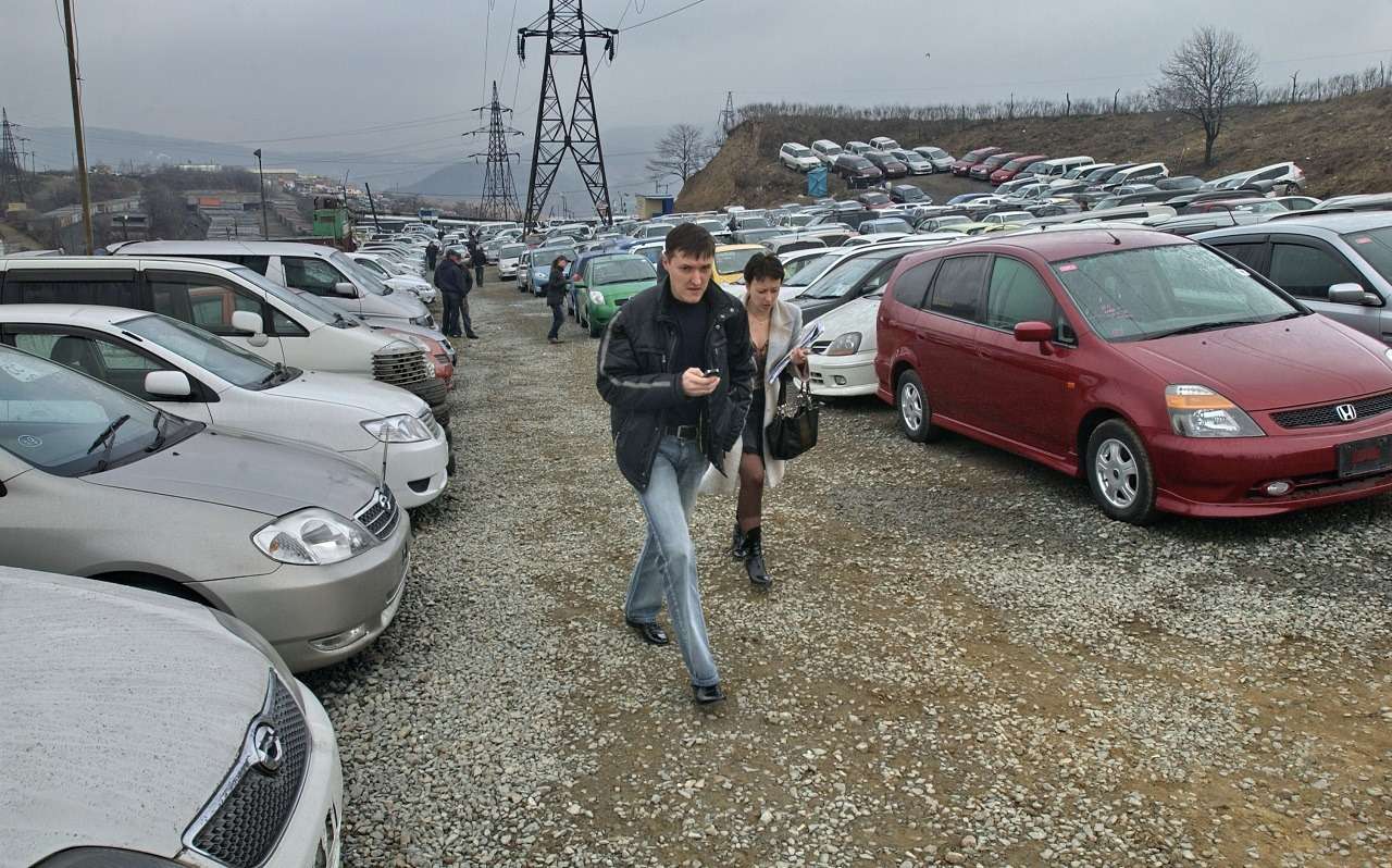 Стало известно, почему после 1 апреля будет невыгодно покупать авто у частников