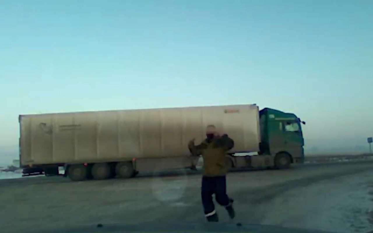 Турецкий дальнобойщик навсегда запомнит русских гаишников