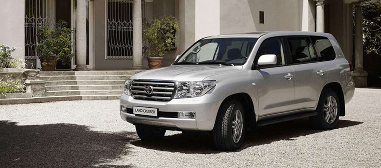 Чиновники спешат потратить бюджетные деньги на дорогие авто 