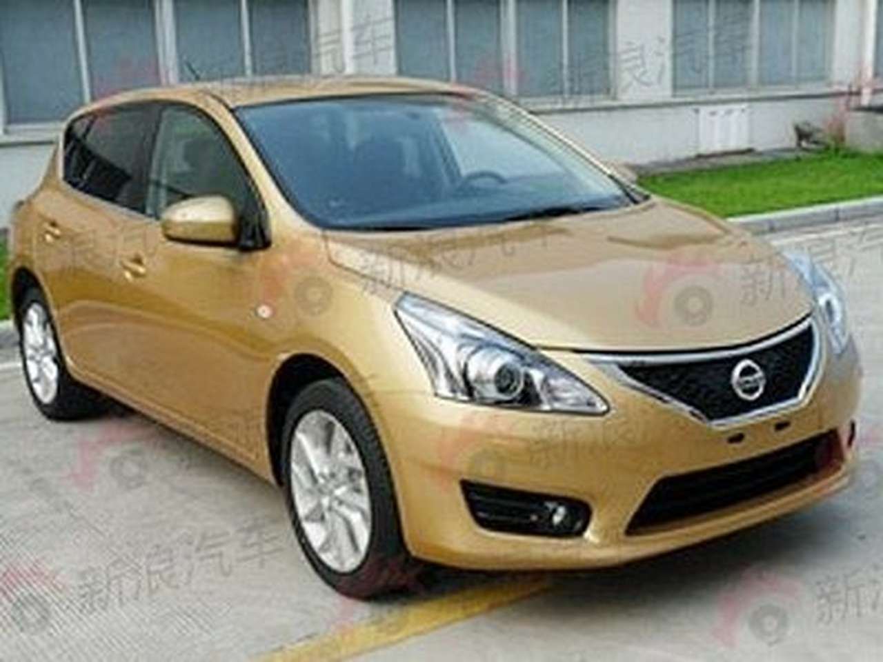 Первые фотографии Nissan Tiida New