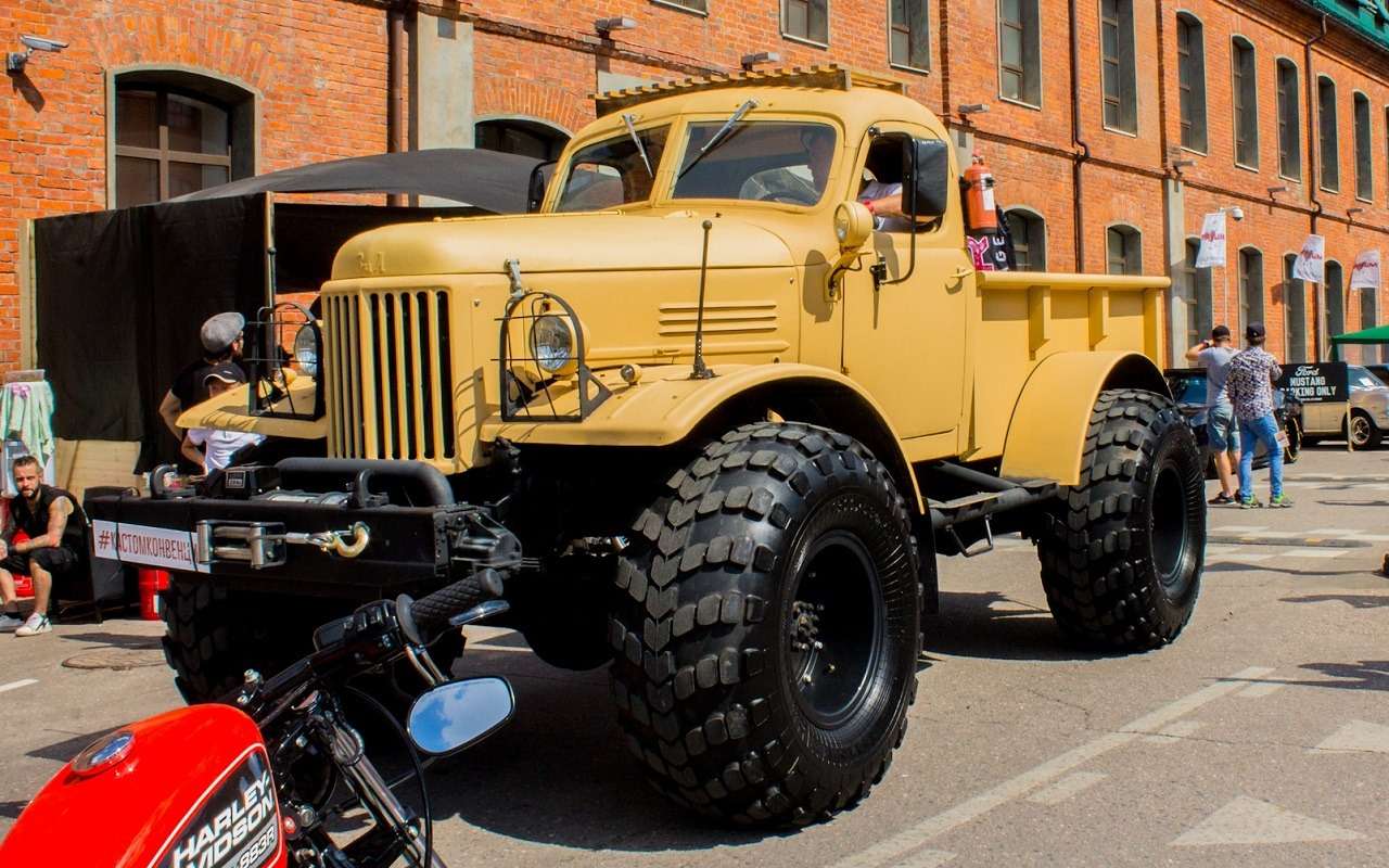Скрестили ЗиЛ, ГАЗ и Jeep — получился пикап 4x4!