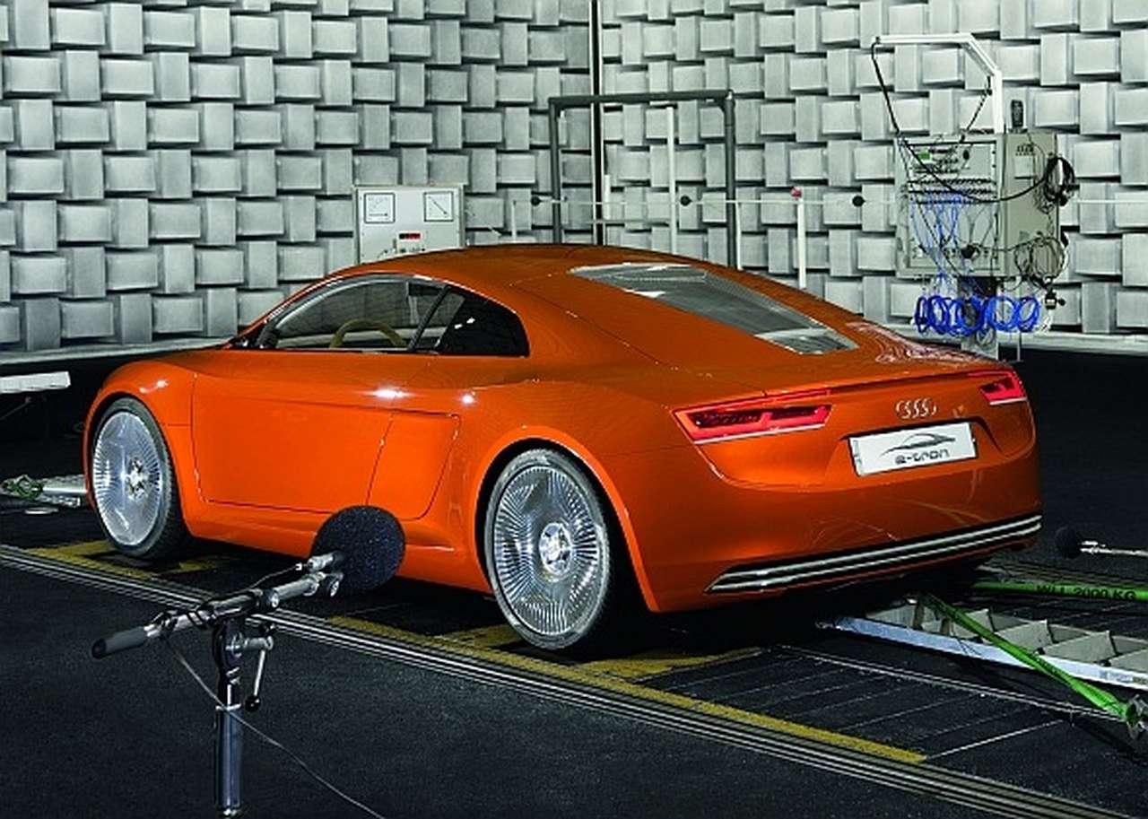 Проверка электрокаров Audi на звуковую безопасность