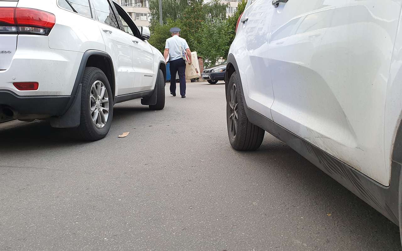 Мешает авто с рекламой во дворе? Есть законные способы его убрать