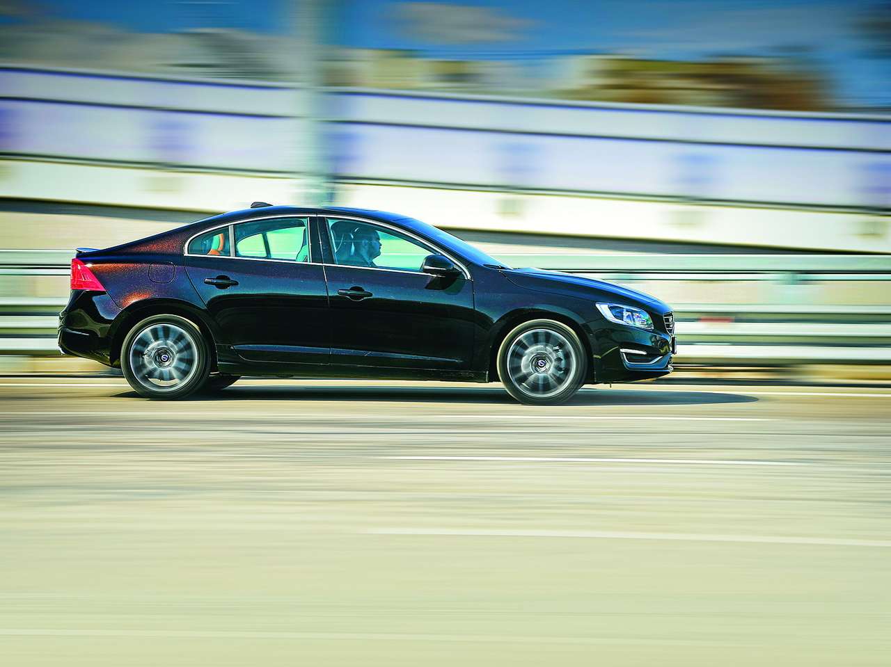 Volvo S60 T5 Drive-E: экономичный драйв