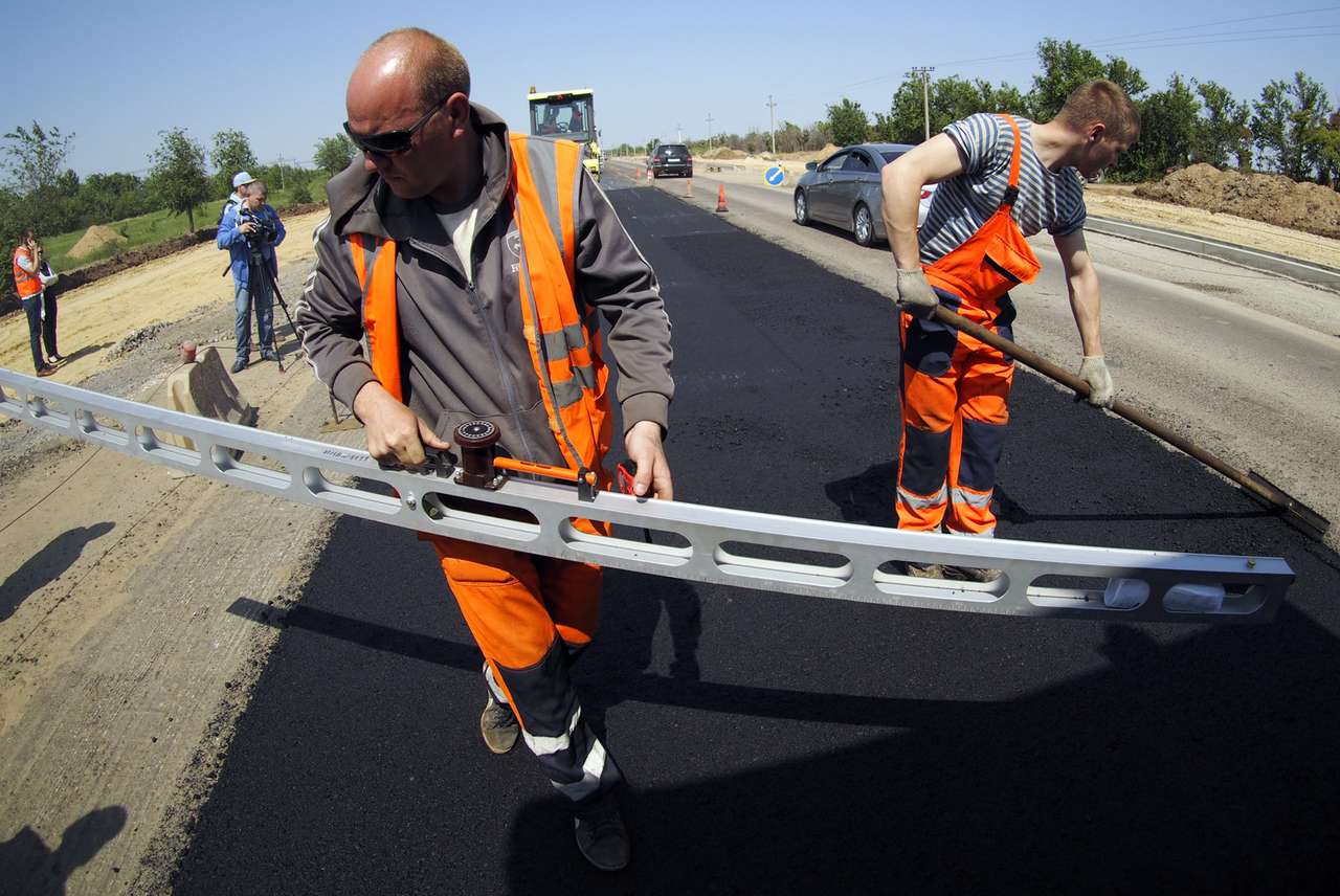 Здравствуй, яма. Дороги в России будут ремонтировать раз в 12 лет