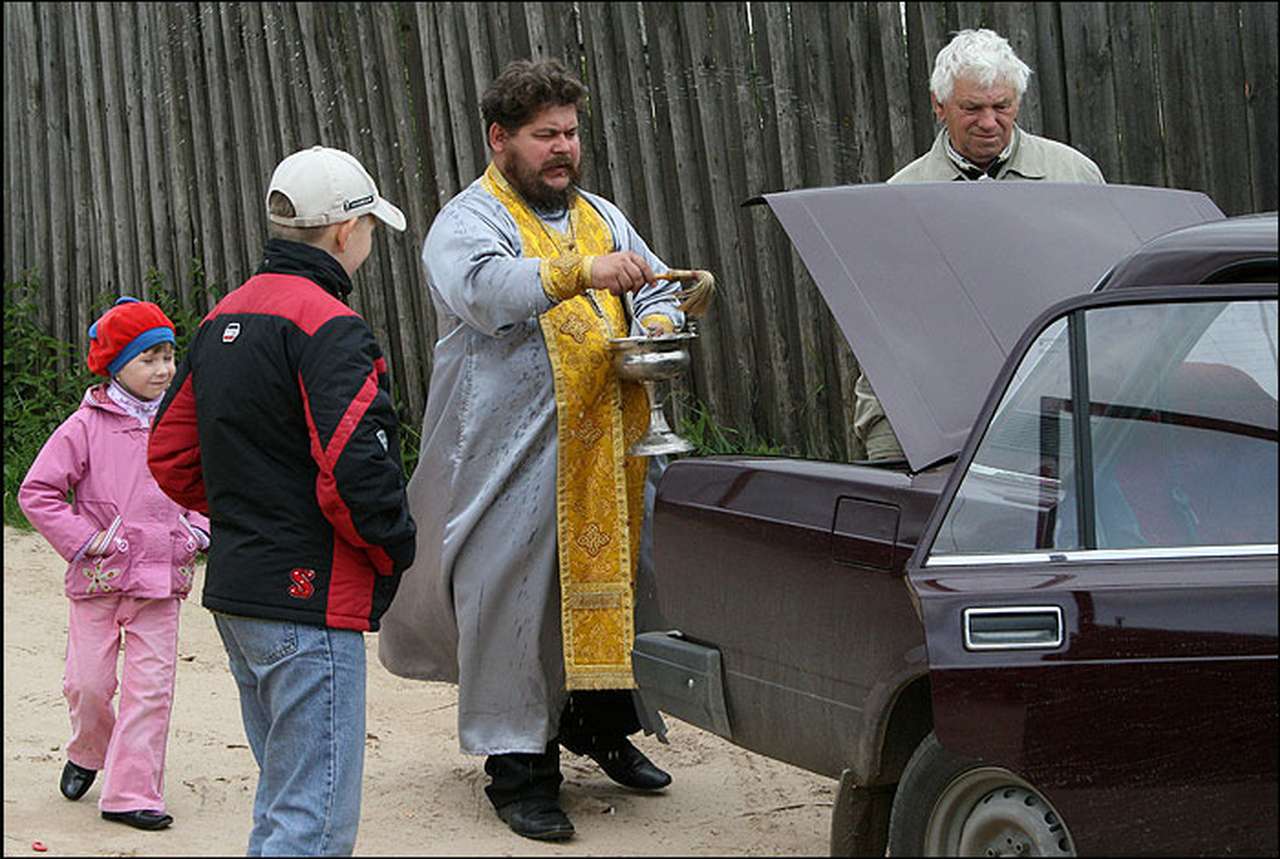 В Кургане автомобили освятят в массовом порядке