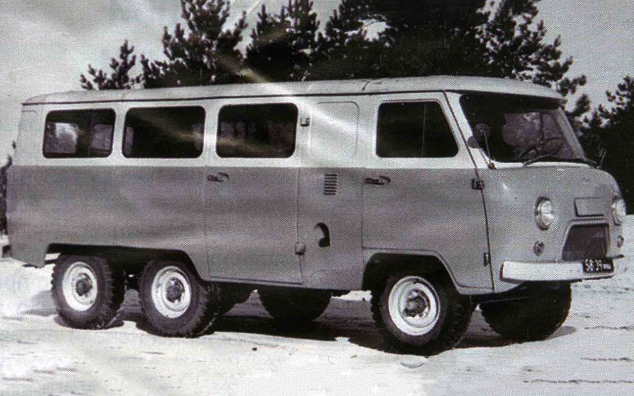 Аналогичный 16-местный микроавтобус тоже не готовили к производству. Он даже не получил отдельного заводского обозначения.