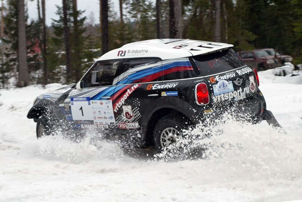 Экипаж Васильева / Жильцова выступал на MINI ALL4 Racing, который специально для единственной в Кубке мира снежной бахи был доработан командой X-Raid. Особое внимание техники уделили двигателю, коробке передач и дифференциалам, чтобы те на протяжении всей дистанции поддерживали рабочую температуру и максимально эффективно работали на холоде.