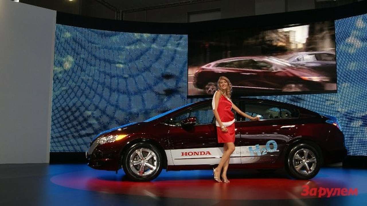Honda FCX на Московском автосалоне ММАС 2010