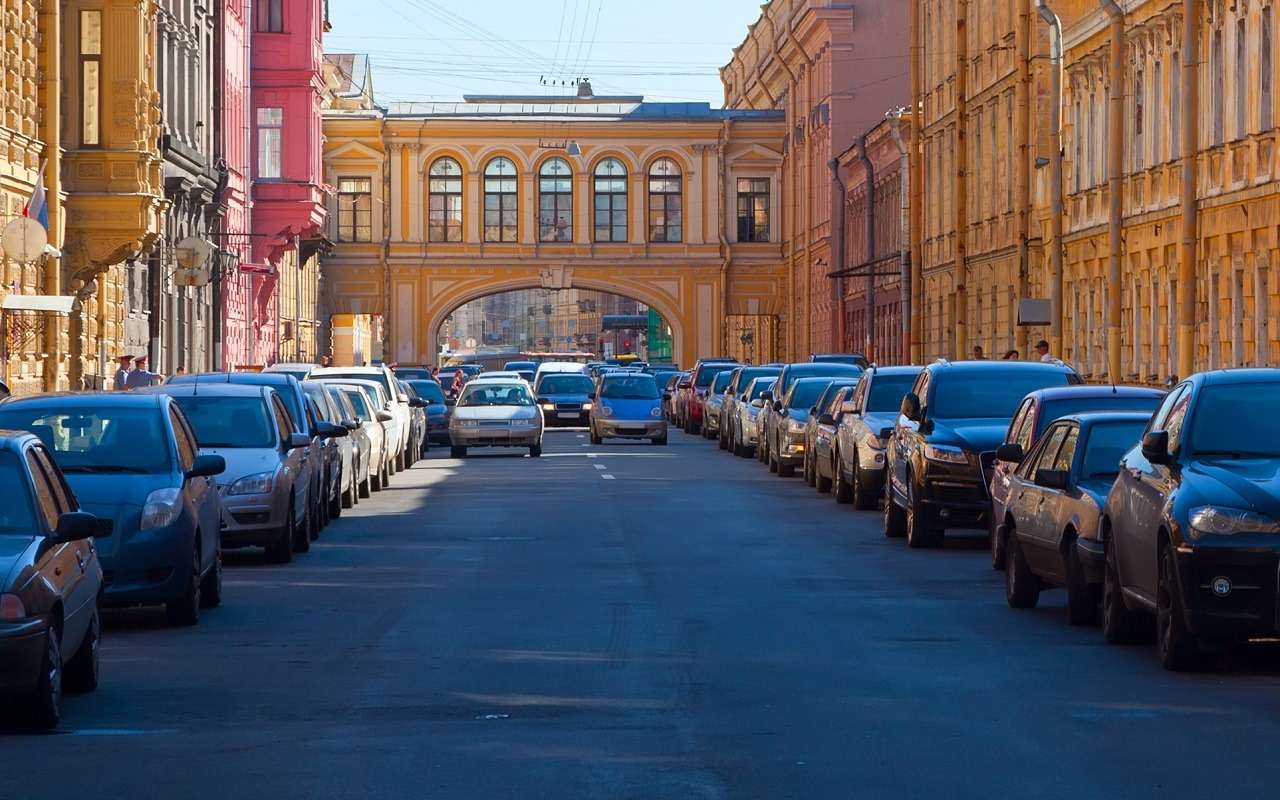 Автопарк России тает: впервые за 25 лет стало меньше легковых машин