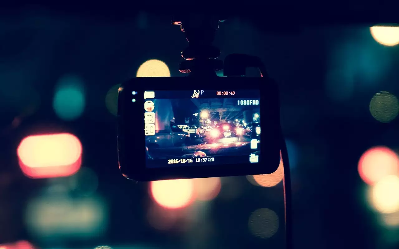 Интеллектуальная защита на дороге: представлен технологичный видеорегистратор 4K